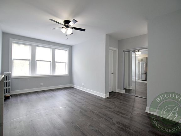 4th image of 1522 W Sherwin Ave #402