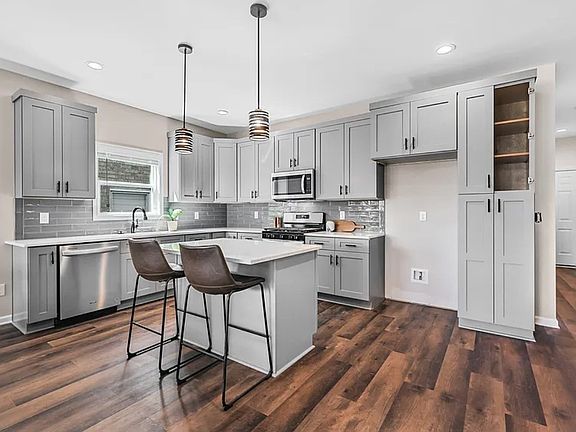 4th image of 86 Maury St