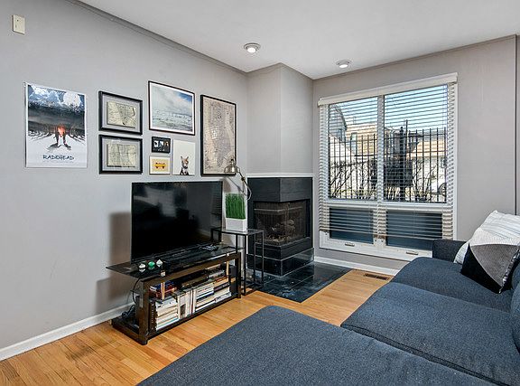2nd image of 2901 N Wolcott Ave #Uta