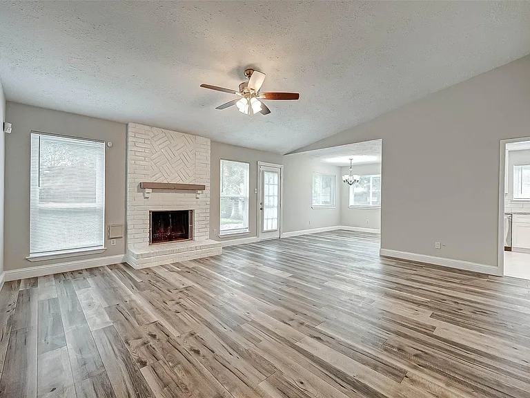 6802 Glenray Dr — Photo 6