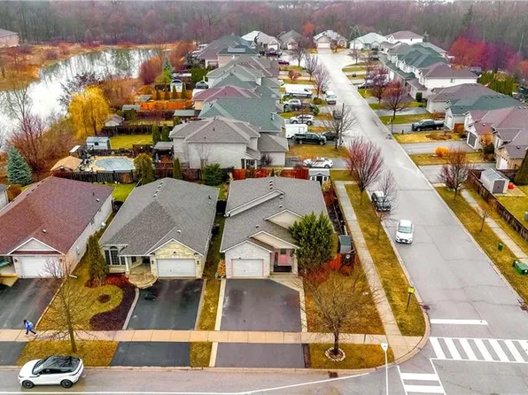 102 McGuiness Dr, Brantford, ON N3T 6R7