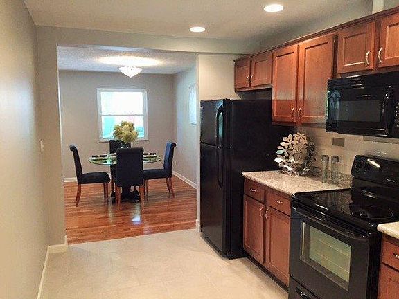 3rd image of 710 Cranford Dr