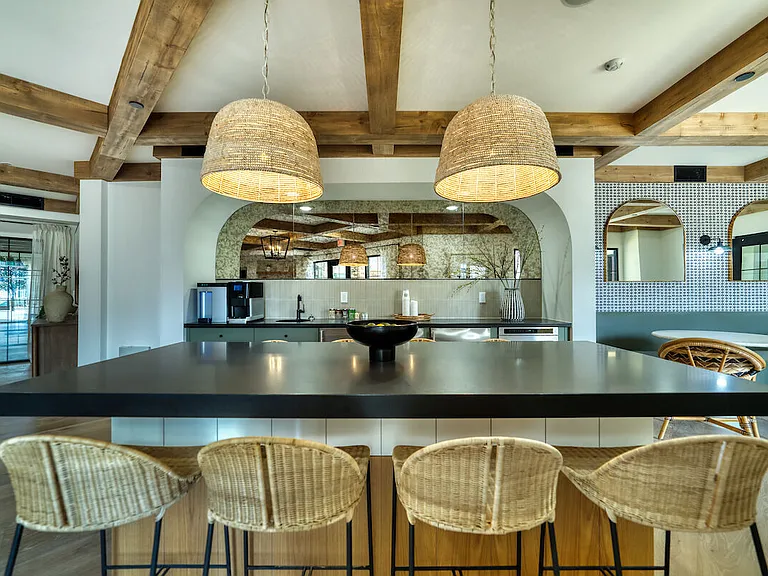 The Riley — Photo 11