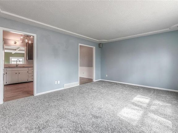 4th image of 10206 W 92nd Pl