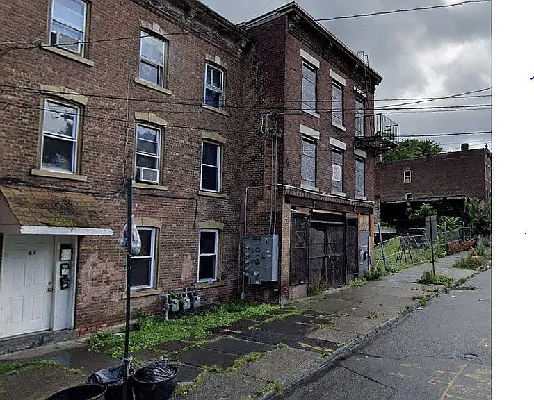 1st image of 67 William St #B