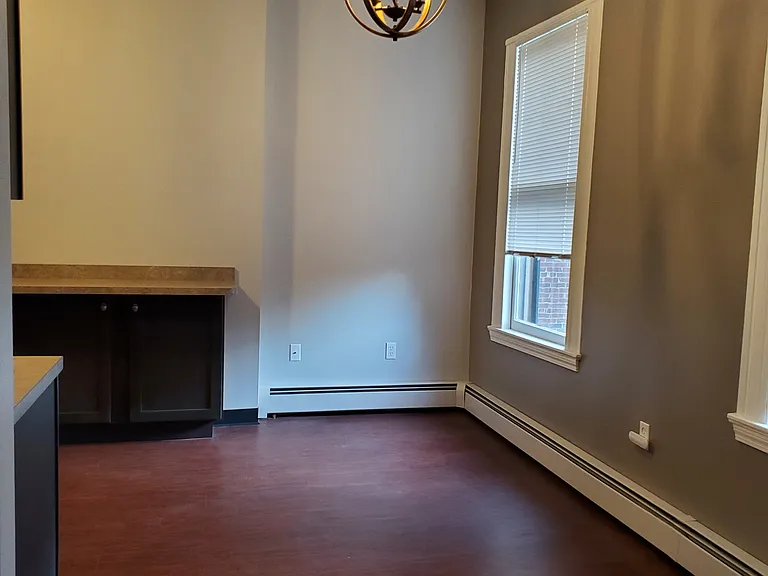 354 Laurel St #2 — Photo 5