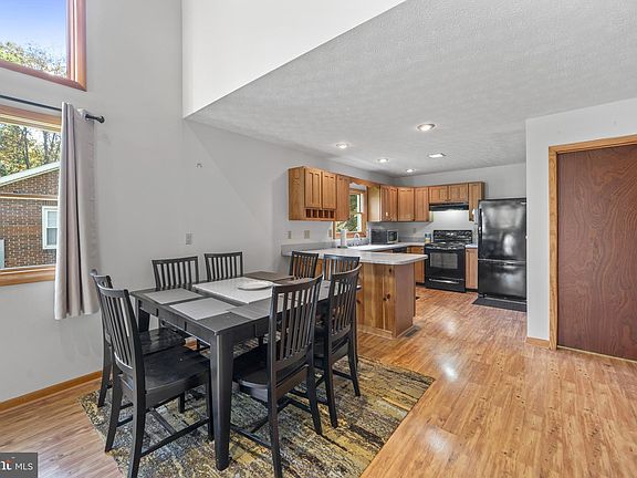 2nd image of 3554 Lake Shore Dr