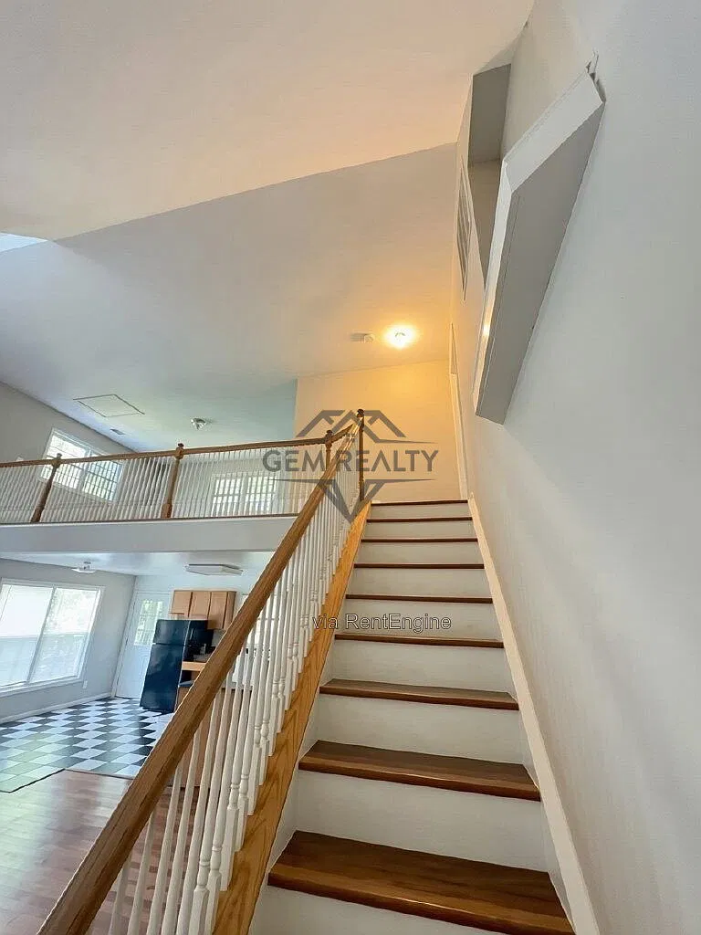 3 bed, 2.5 bath, 1714 sqft, $2,500 — Photo 4