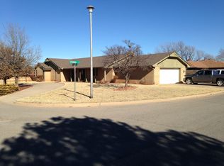 211 Randolph Rd, Clinton, OK 73601