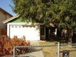 180 Peppertree Dr, Perris, CA 92571