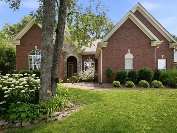 325 Red Feather Ln, Brentwood, TN 37027