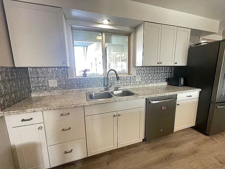 1884 Virginia Ave — Photo 6