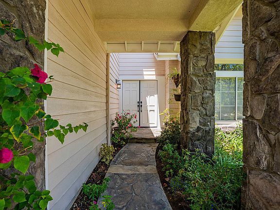 4th image of 1743 Skyridge Ct