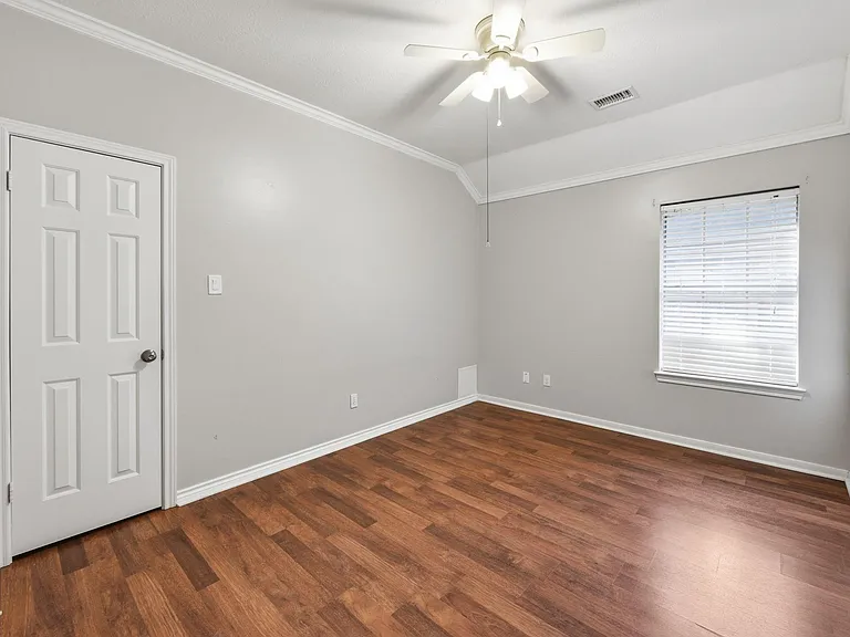 1813 Oak Wood Dr E — Photo 29