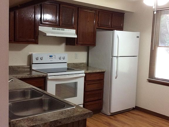4th image of 2811 E Oakland Ave APT 11