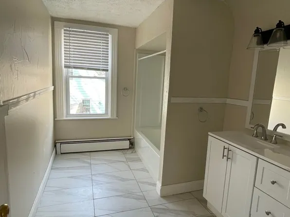 1 Wayne St., 1 Wayne St #2, Worcester, MA 01603