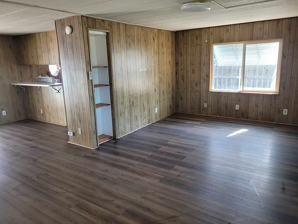 2nd image of 3951 Villa Ave