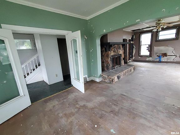 3rd image of 112 S Whitesboro St