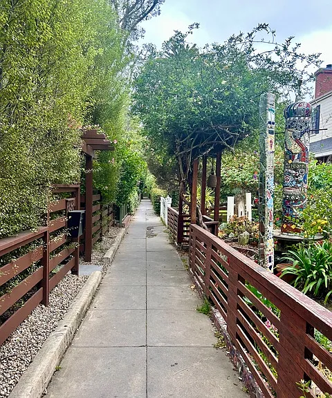 910 Nowita Pl — Photo 43