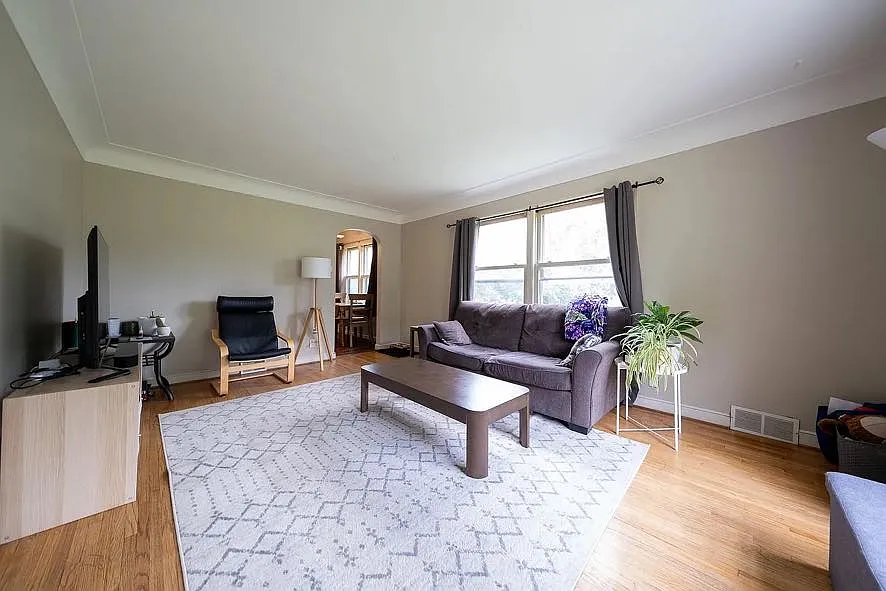 2 bed, 900 sqft, $1,645 — Photo 2