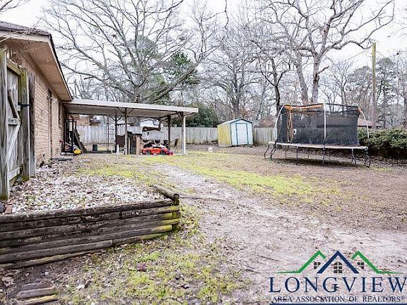 3rd image of 110 Redbud Dr