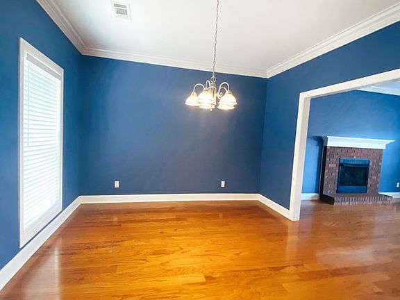 3rd image of 147 Twin Gates Dr