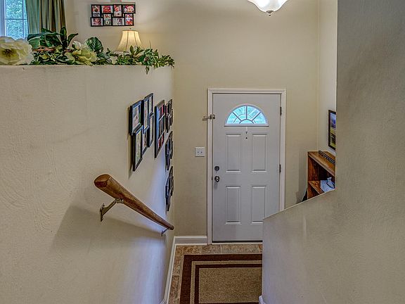 5th image of 2102 Yeager Ave NE