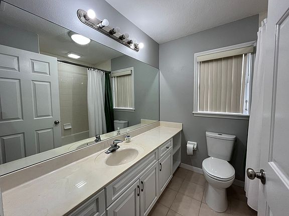 4th image of 1060 Vassar Dr