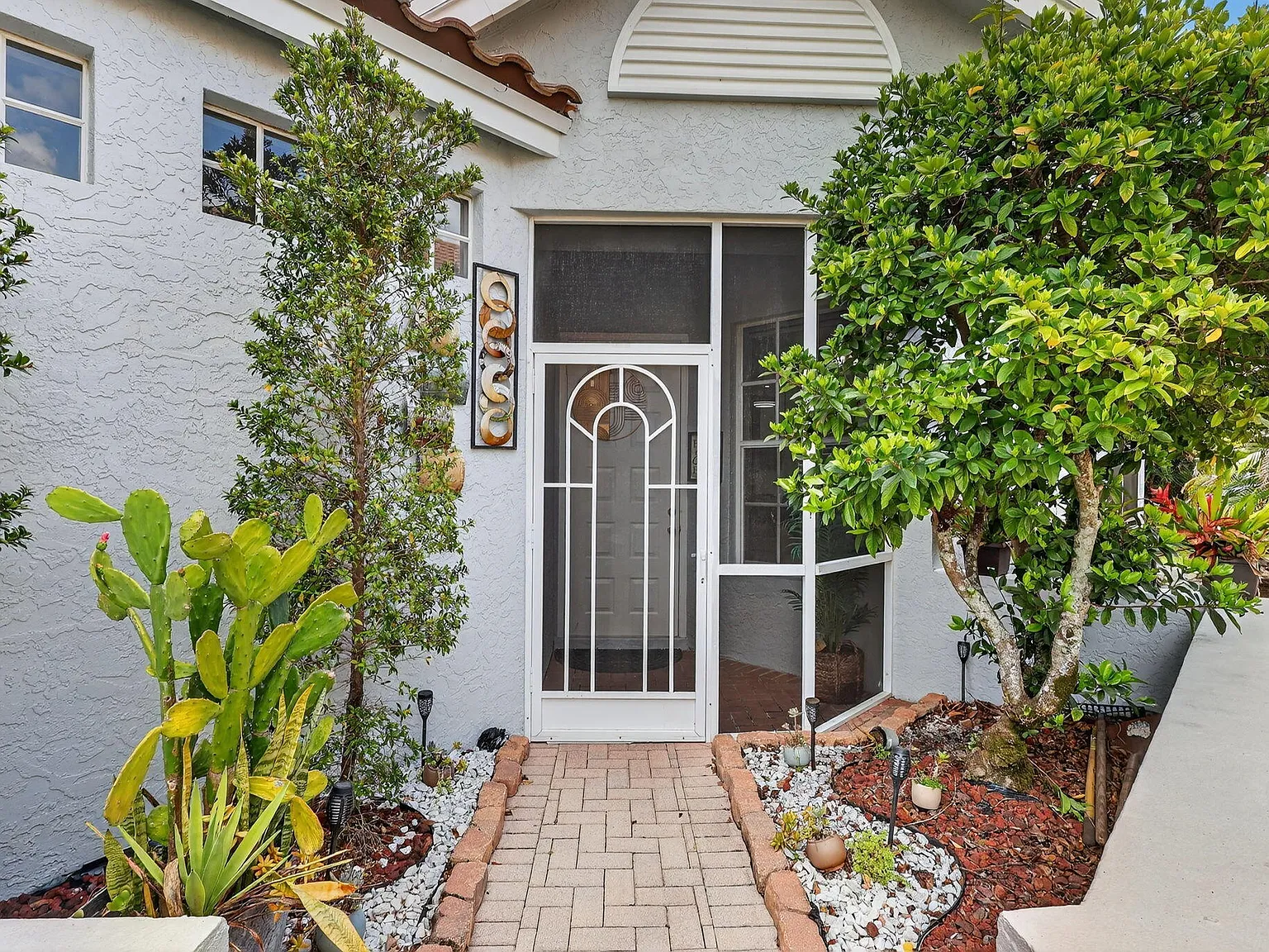 3 bed, 2.0 bath, 1682 sqft, $2,600 — Photo 4