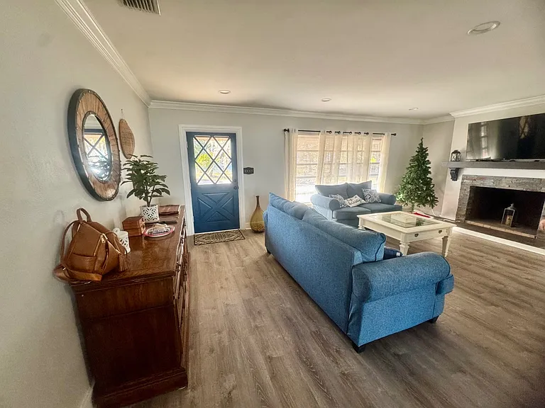 734 Memorial Dr — Photo 15