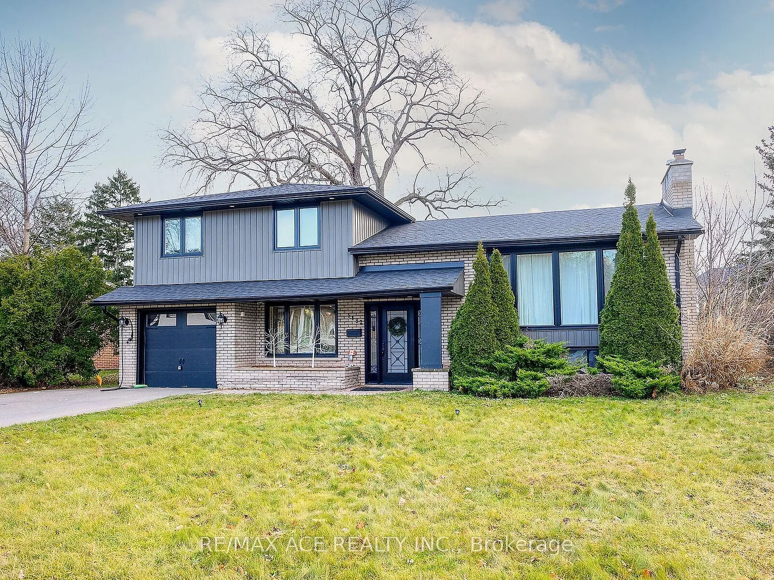 4 bed, $3,900 — Photo 1