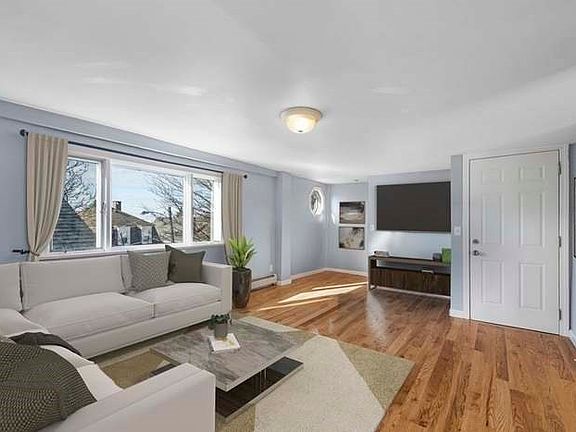 3rd image of 14-14 Spring St #R