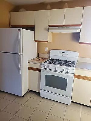 1st image of 260 Grimsby St #2F