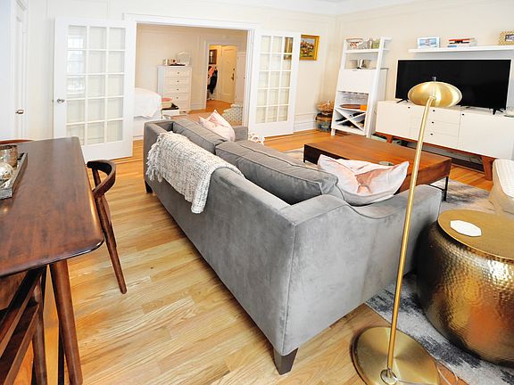 4th image of 137 W 12th St APT 12