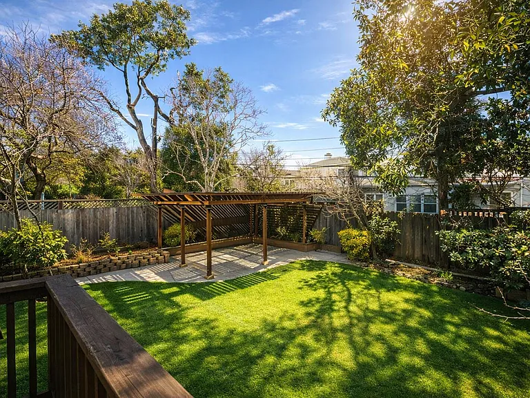 505 Colgate Way — Photo 2