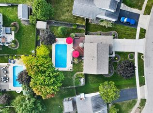 1517 Trail Ct, Grove City, OH 43123