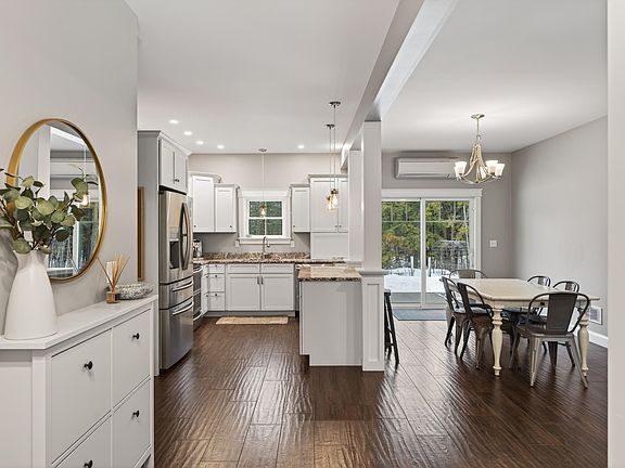 5th image of 42 Hillside Road