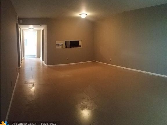 4th image of 15201 NE 6th Ave APT C105