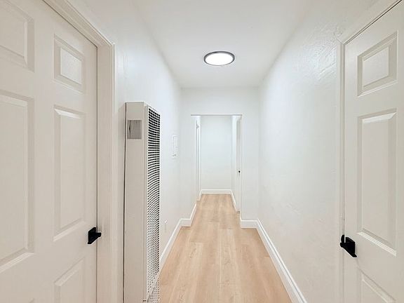 4th image of 4705 Willowbrook Ave #1