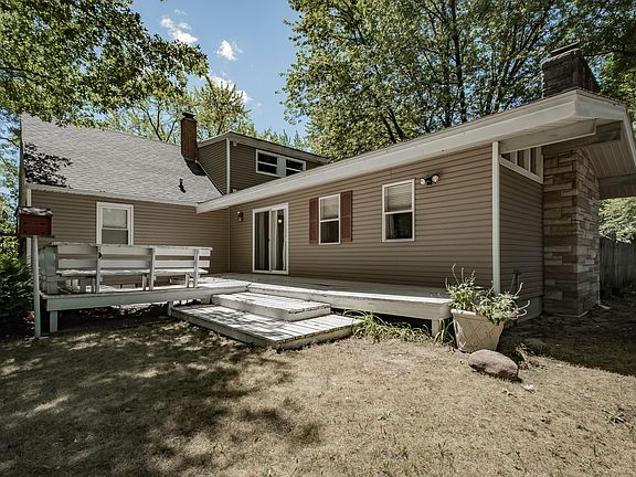 4th image of 1372 Cherry Ave