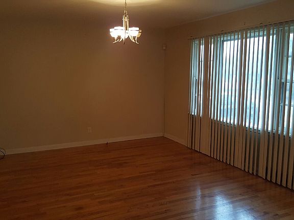 2nd image of 18 Shireford Ln