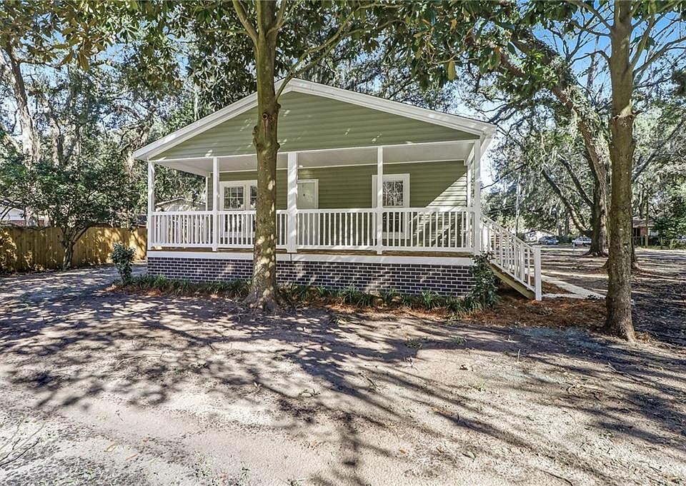 1st image of 835 Robin Hood Dr