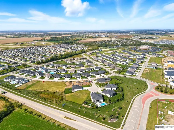 6611 S 207th Ave, Elkhorn, NE 68022