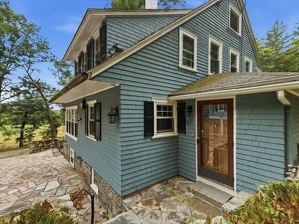 24 Hildreth St, Westford, MA 01886