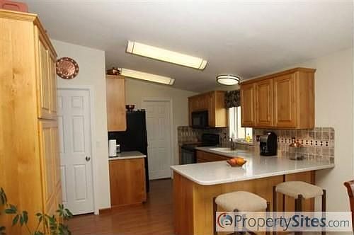 3rd image of 382 Lawrence Dr