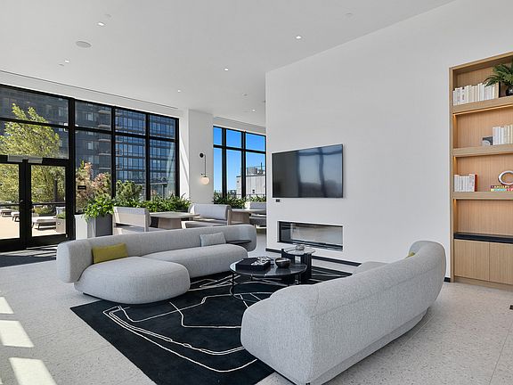 4th image of 500 Degraw St #911
