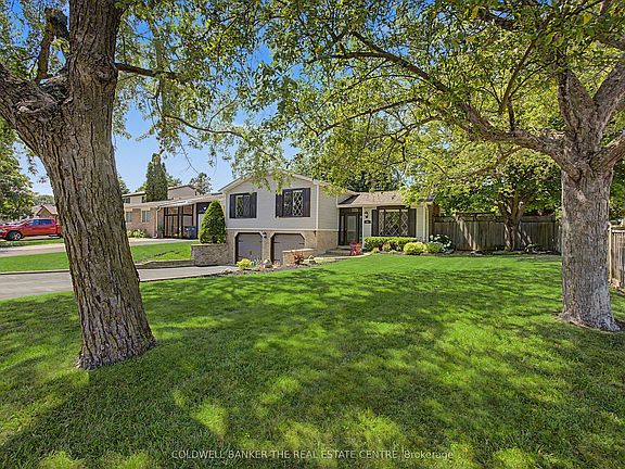 3rd image of 85 Wright Cres