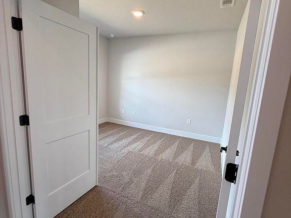 5th image of 2400 Aleia Ln