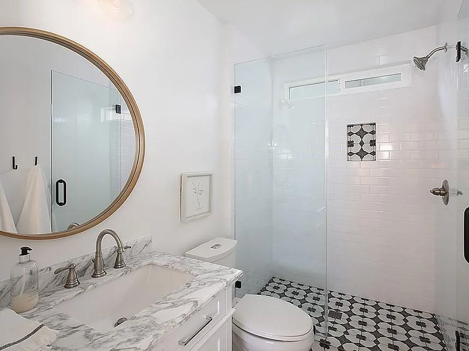 1st image of 511 1/2 Acacia Ave #1/2