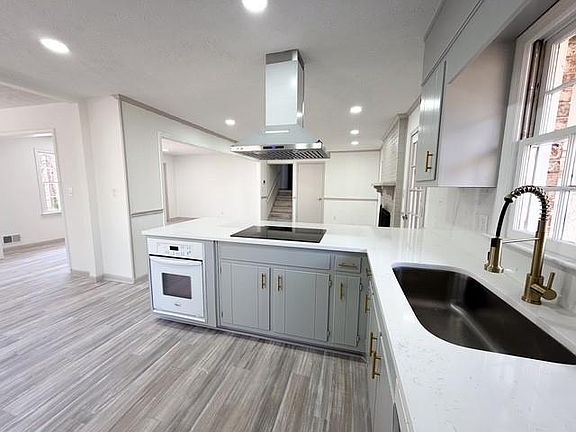 3rd image of 452 Trotters Rdg